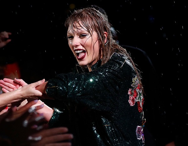 taylor swift concert asia 2018 taylor swift wins concert tour of 2018 at the e people s taylor swift concert asia 2018 taylor swift wins concert tour of 2018 at the e people s